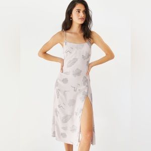 Aritzia Wilfred Affogato Floral Pale Pink Midi Dress
